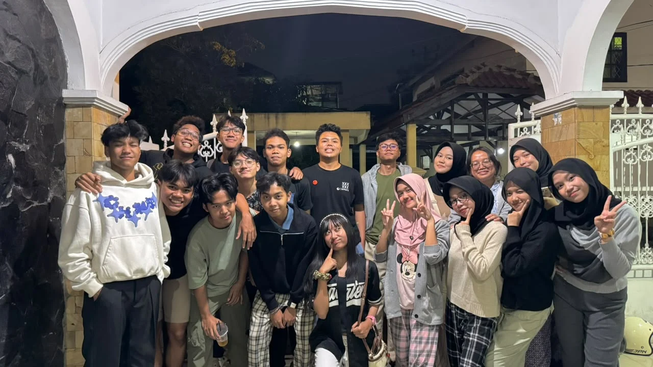 Foto kelompok teman-teman saat kegiatan Babakaran.